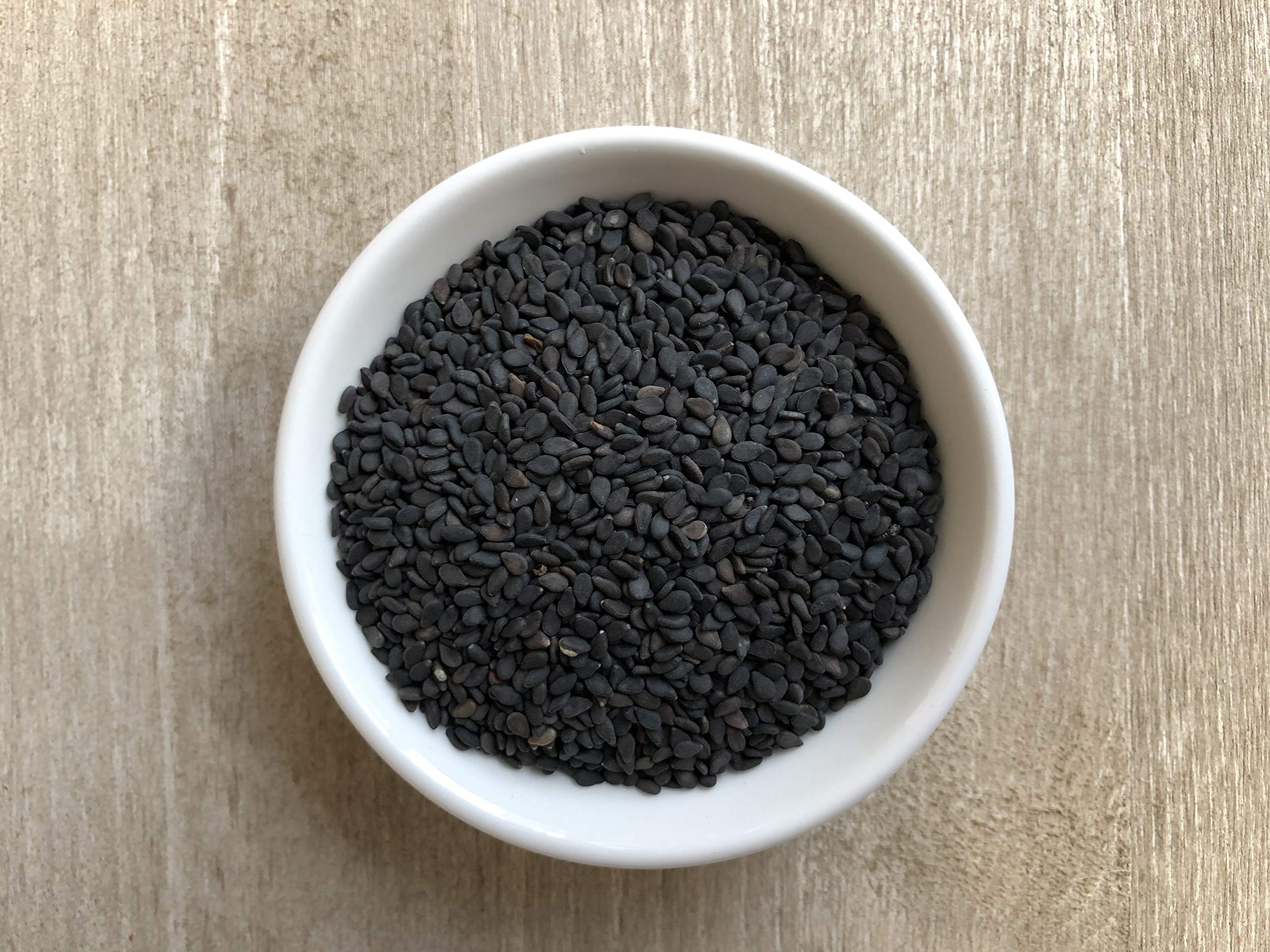 Packaging of Anthony's Organic Black Sesame Seeds with product of India and California freshness.