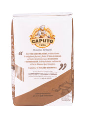 Antimo Caputo flour measuring cup demonstrates precise ratios.