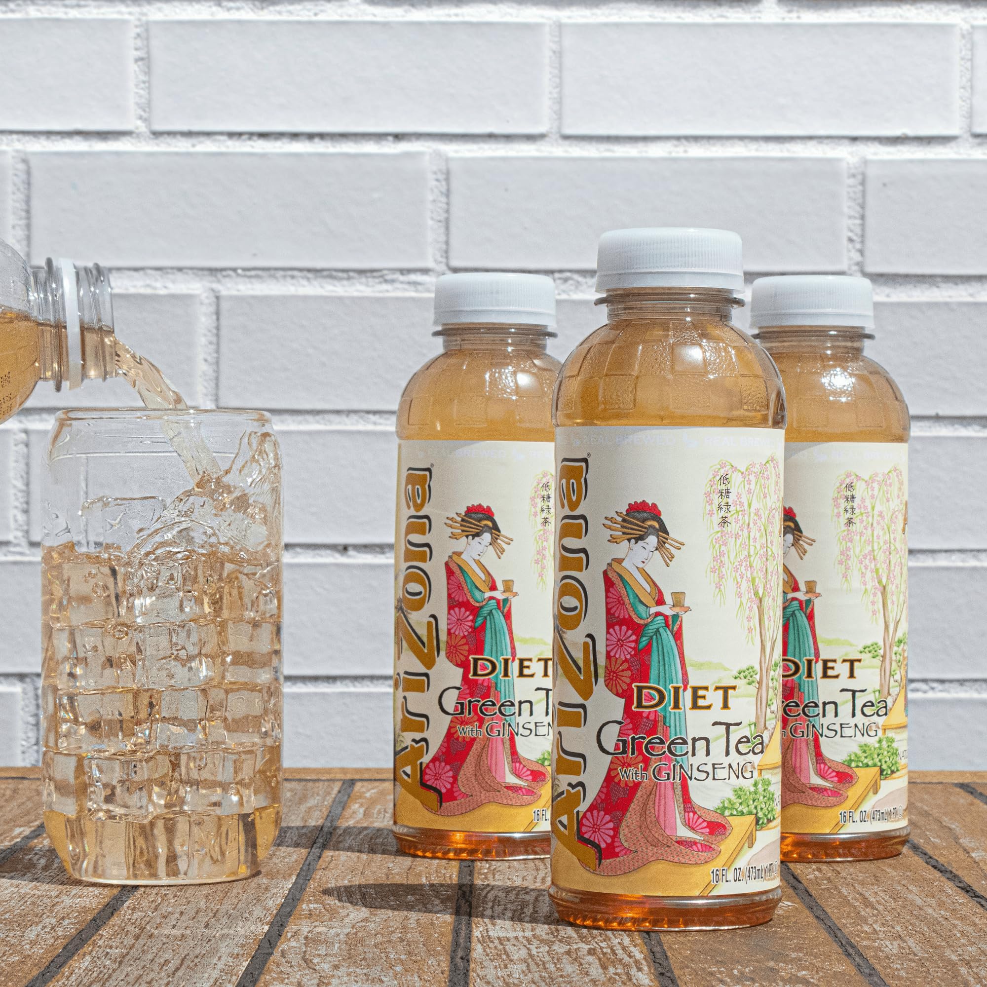 Arizona Diet Green Tea glass serve, inviting ready-to-drink experience.
