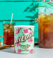 AriZona Green Tea powder dissolving quickly in water to prepare drinks.