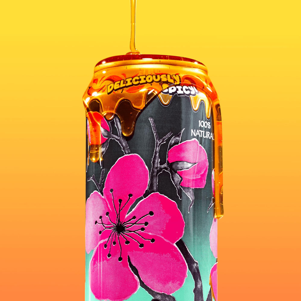 AriZona Spicy Green Tea pour into glass—ready to sip.