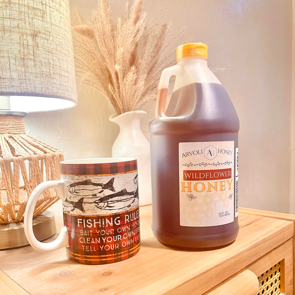 Arvoli honey with pour spout ideal for coffee or tea.