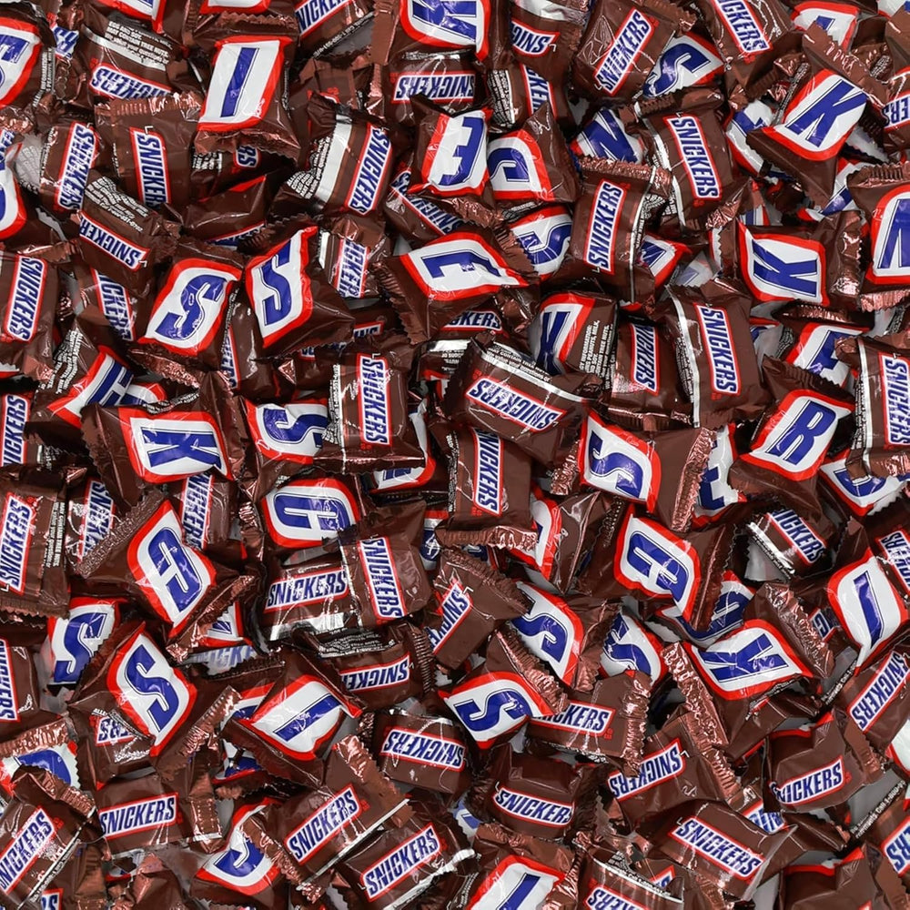 Assortit Snickers Minis pack front, ideal bulk holiday treats for gatherings.