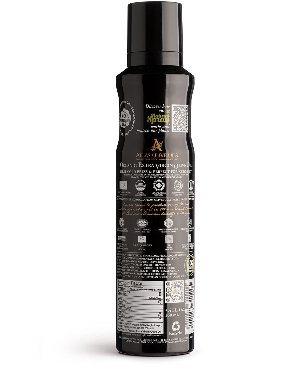 Atlas Olive Oil Spray pouring in stream mode for precise pasta drizzle