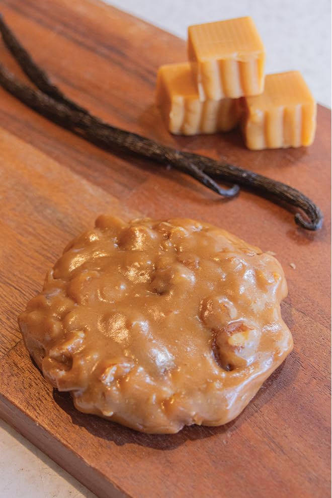 Aunt Sally's Creamy Classic Pralines recipe heritage on a decorative plate.