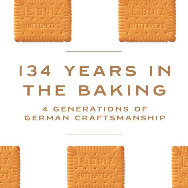 Bahlsen Leibniz butter biscuit broken view, revealing light crumb and subtle sweetness.