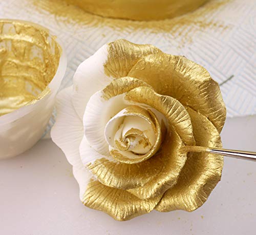 Bakell Luster Dust Super Gold on cake creates captivating shimmers for desserts