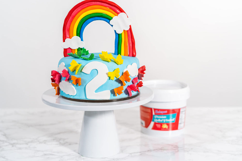 Bakerpan fondant applied to cupcakes with rich vanilla aroma.
