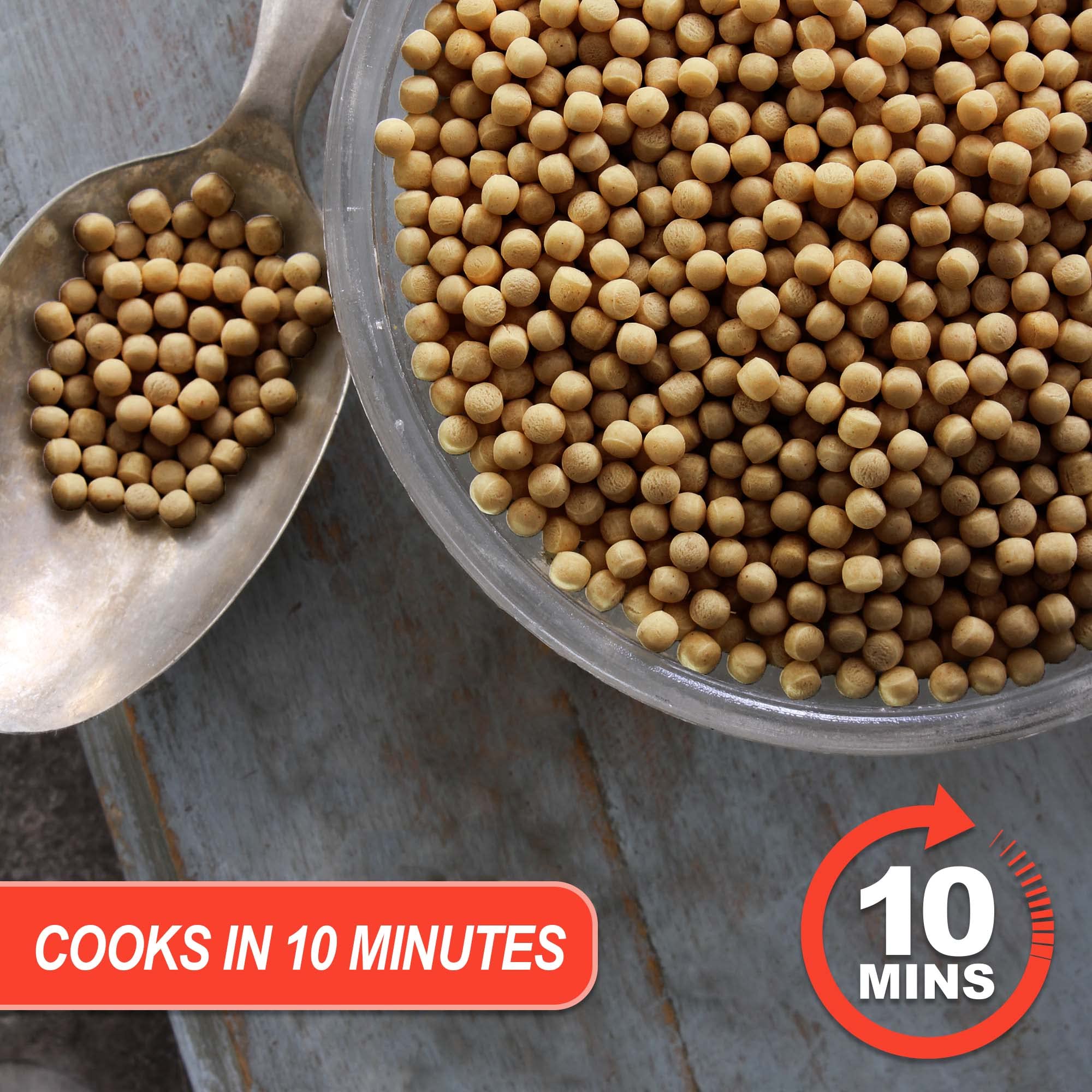 Baron's couscous cooking in pot demonstrating fast 10-minute meals and fluffy texture.