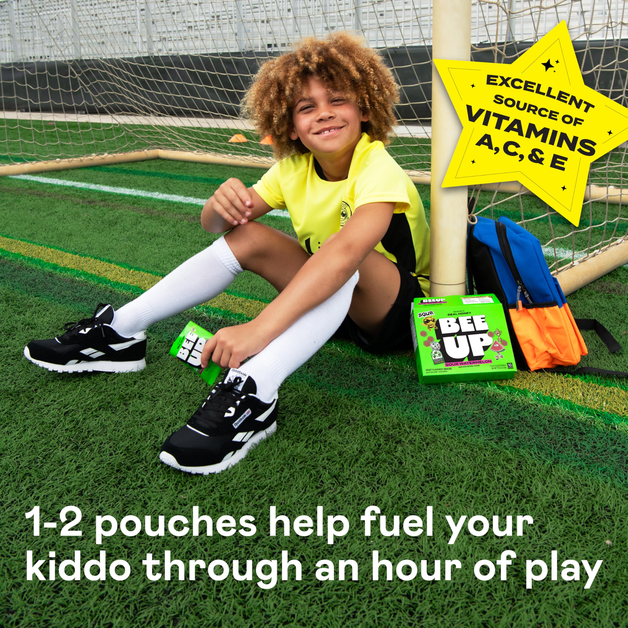 BeeUP school lunchbox scene emphasizes dye-free, allergen-friendly berry snacks.