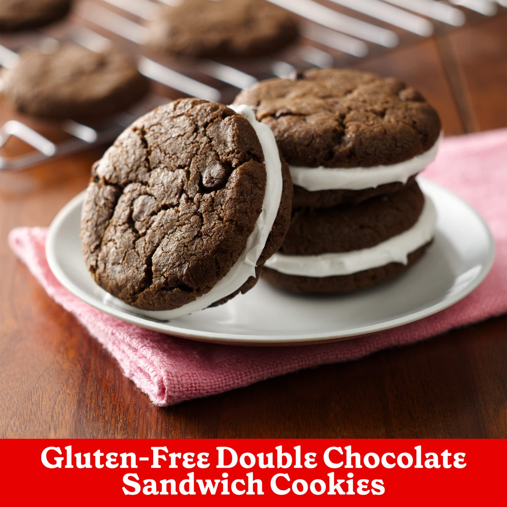 Betty Crocker HomeStyle Frosting Cookies creates sandwich frosting that sticks nicely.