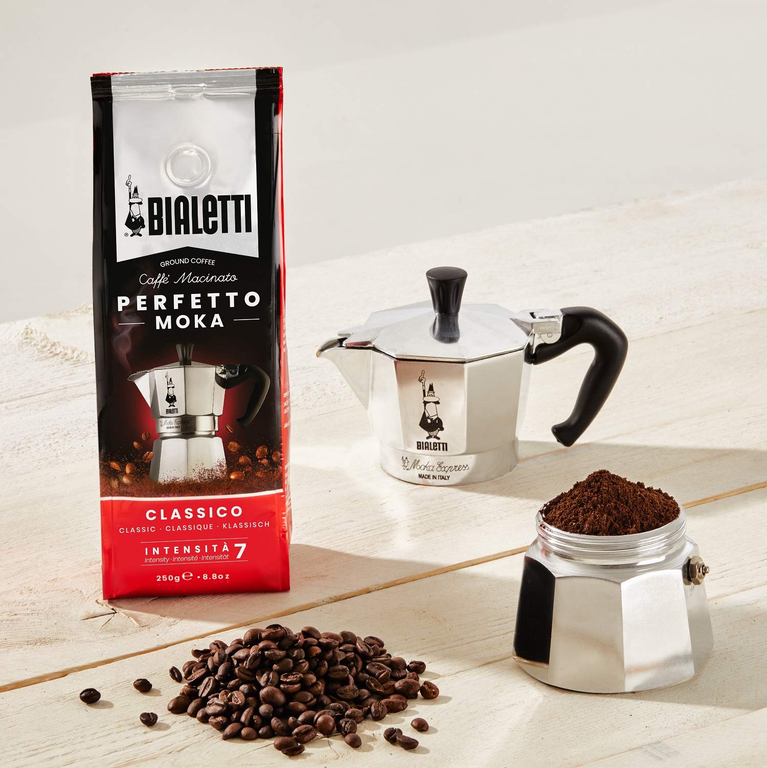 Bialetti Perfetto Moka Vanilla brewed cup emphasizing creamy aroma.