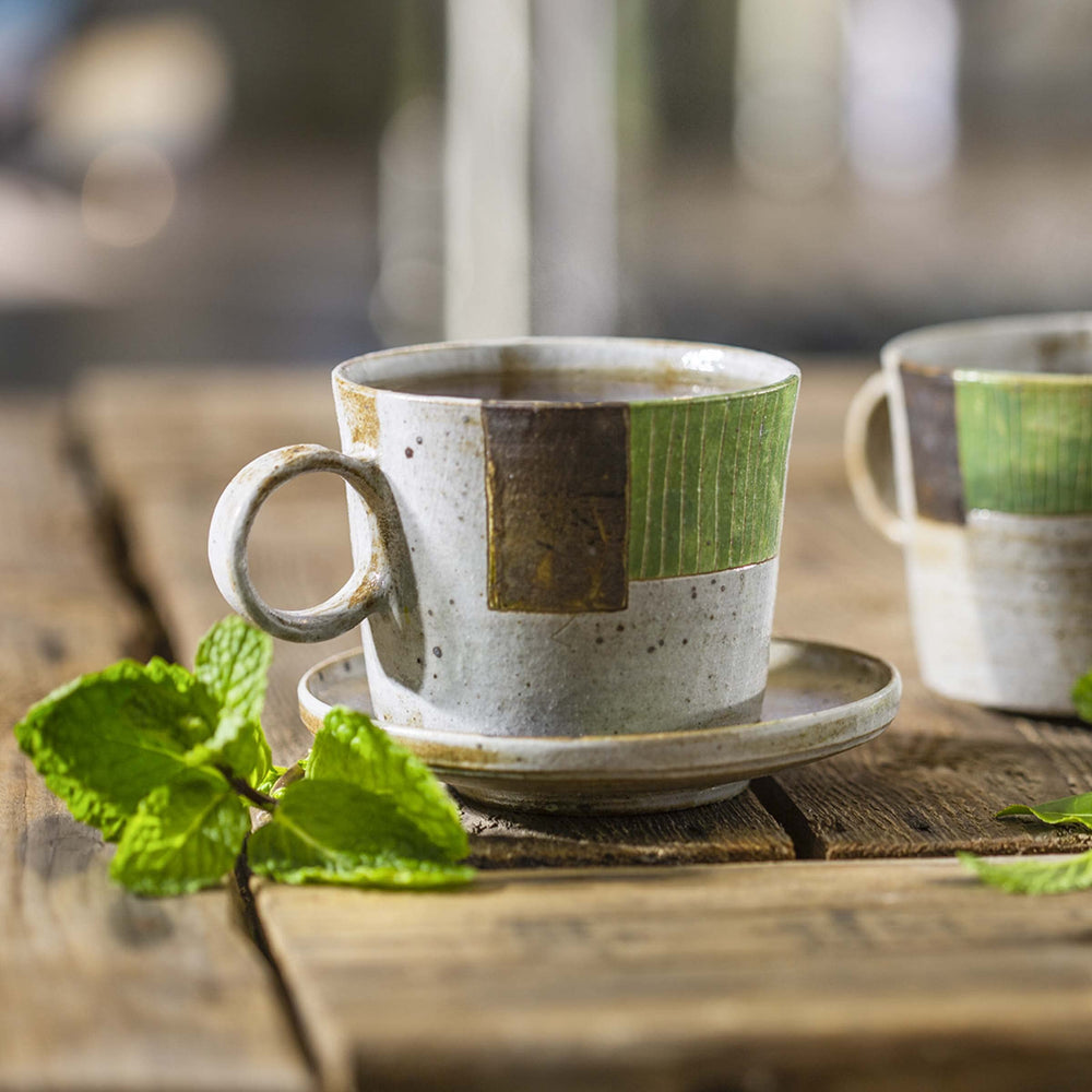 Bigelow Perfectly Mint tea bags in foil pouches preserve aroma and freshness.