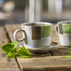 Bigelow Perfectly Mint tea bags in foil pouches preserve aroma and freshness.