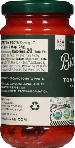 Bionaturae tomato paste jar back—clear ingredient list for confident, quick weeknight meals.