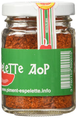 Biperduna Espelette powder closeup shows fine texture and vibrant red color