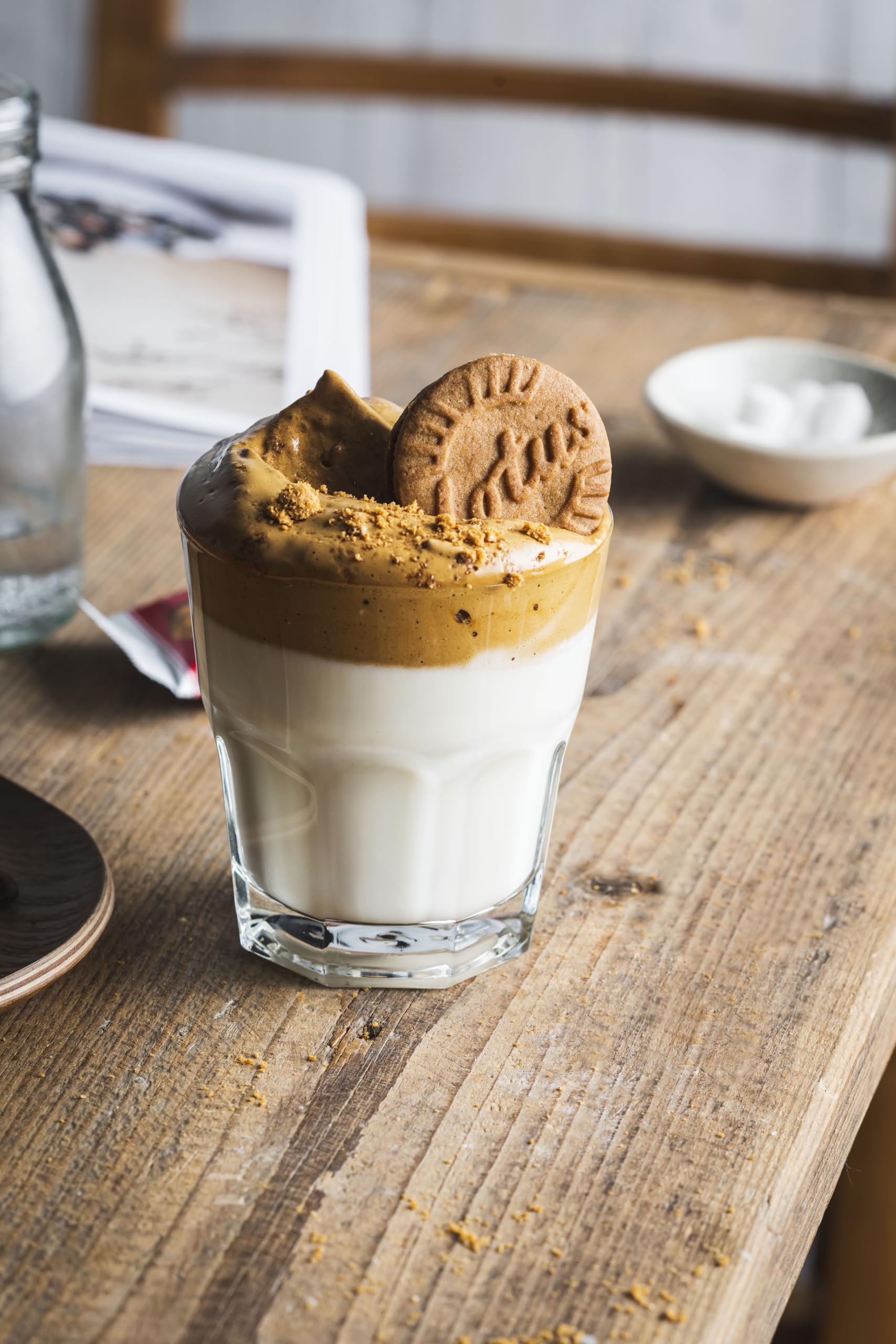 Milk chocolate cream visible in Biscoff sandwich cookies, ideal for a quick break.