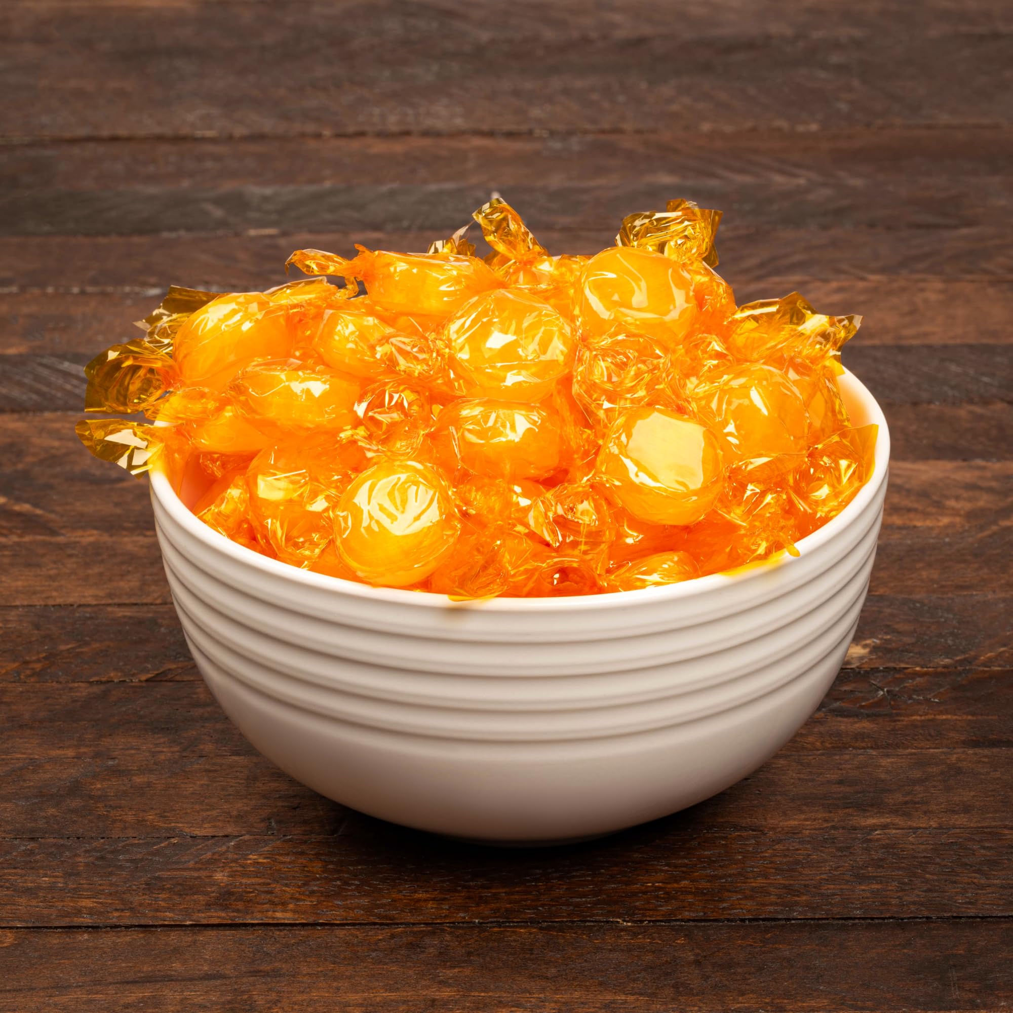 Blunon butterscotch hard candy 450 pieces, ready to share in bowls