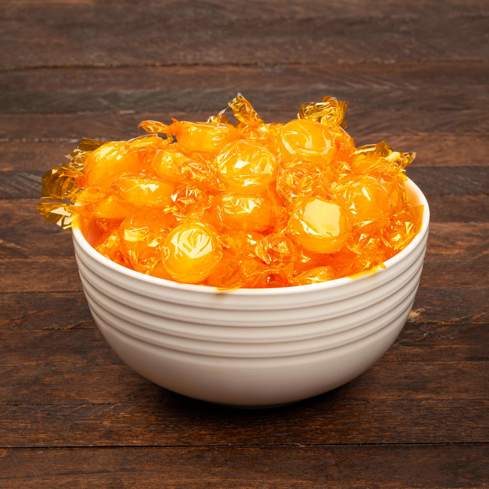 Blunon butterscotch hard candy 450 pieces, ready to share in bowls