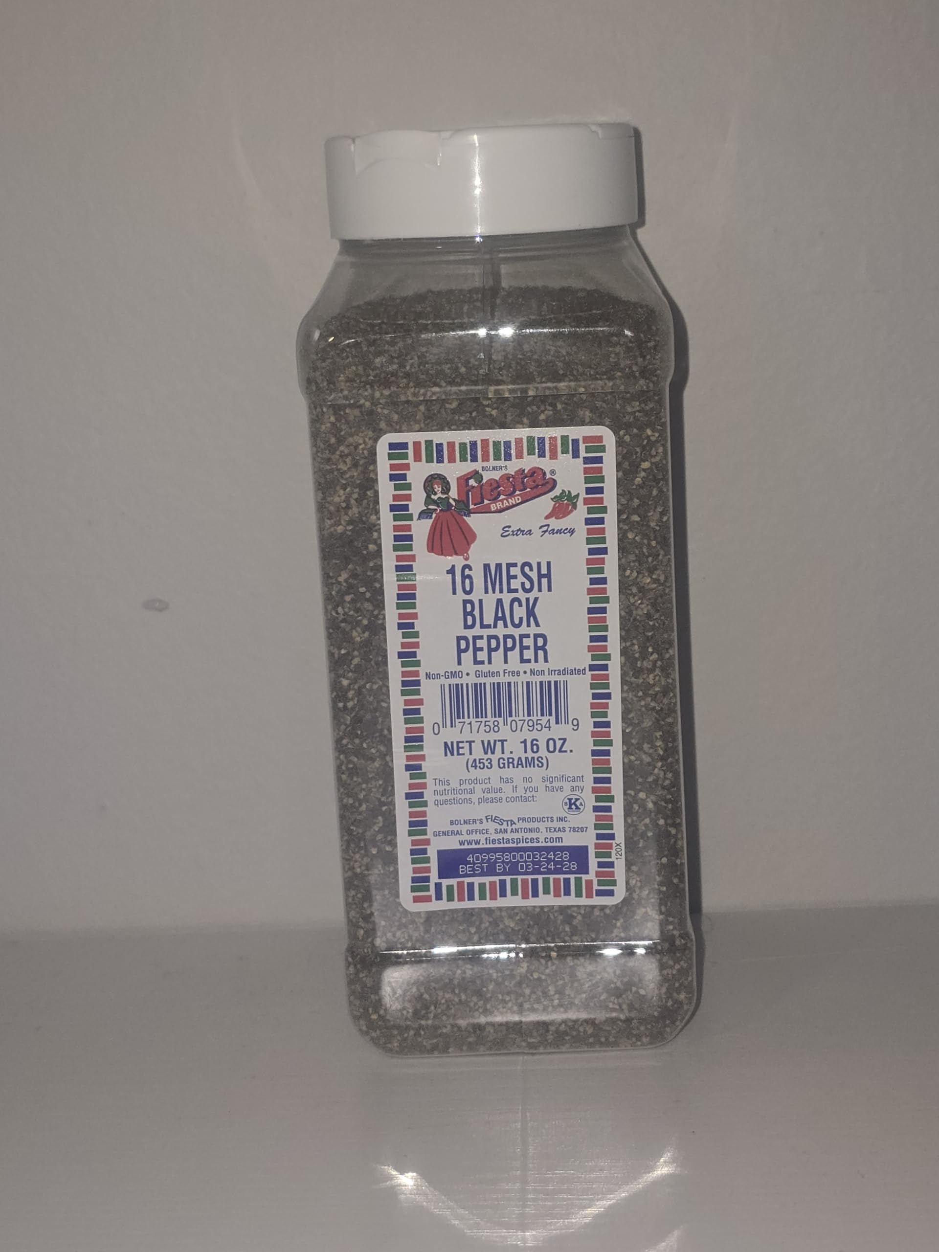 Bolne Fiesta 16-mesh black pepper shaker for precise home seasoning.