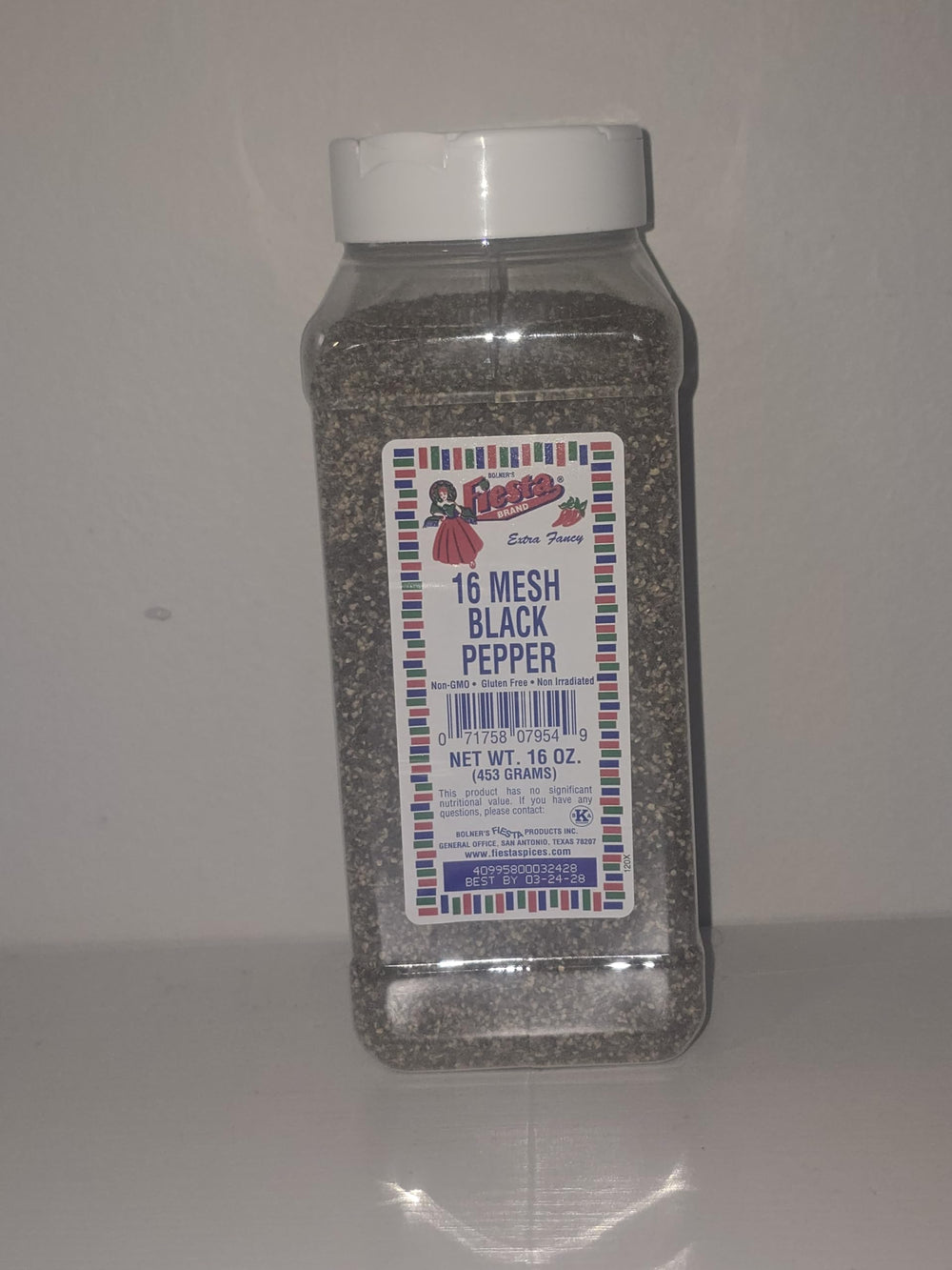Bolne Fiesta 16-mesh black pepper shaker for precise home seasoning.