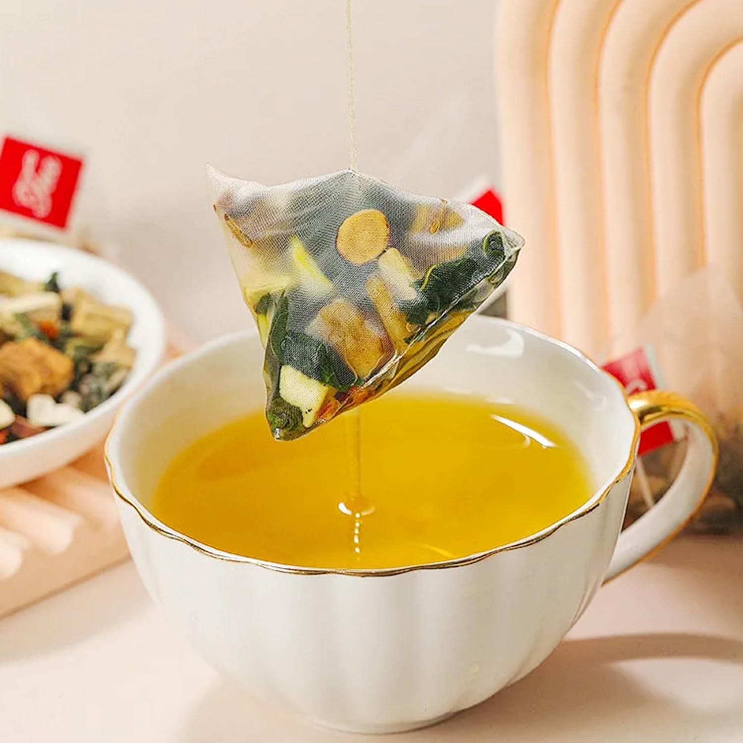 Bombala herbal aroma-steep note pairs with a naturally mild bitterness for a comforting cup.