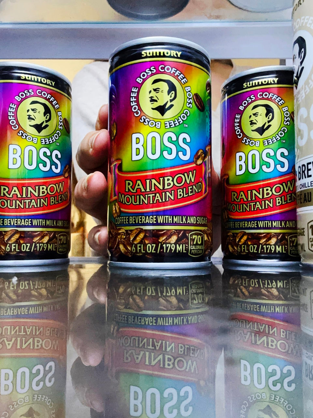 BOSS Rainbow Mountain can in hand ready for daily use