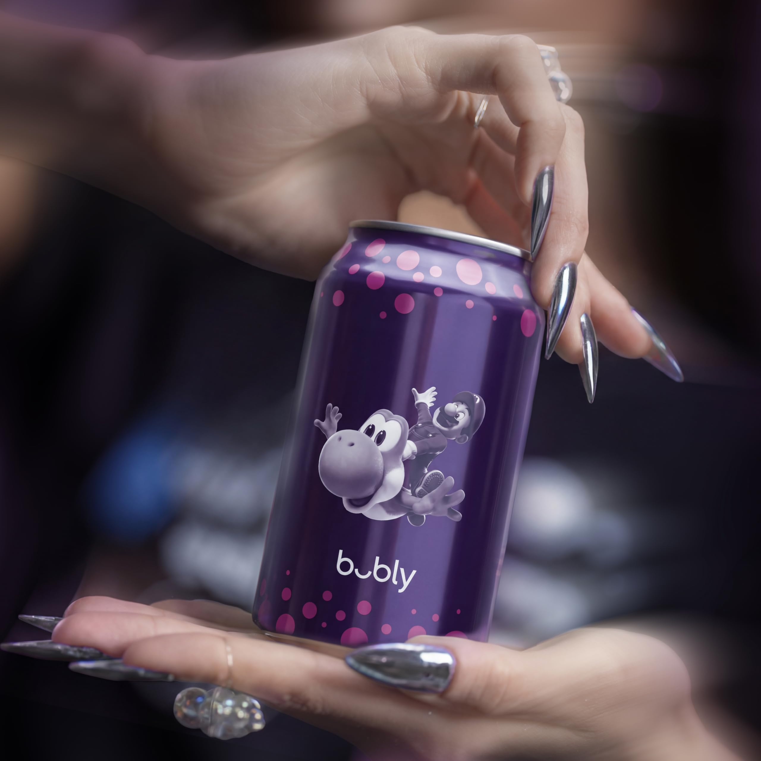 Bubly Blackberry label art on can boosting visual appeal and flavor vibe.