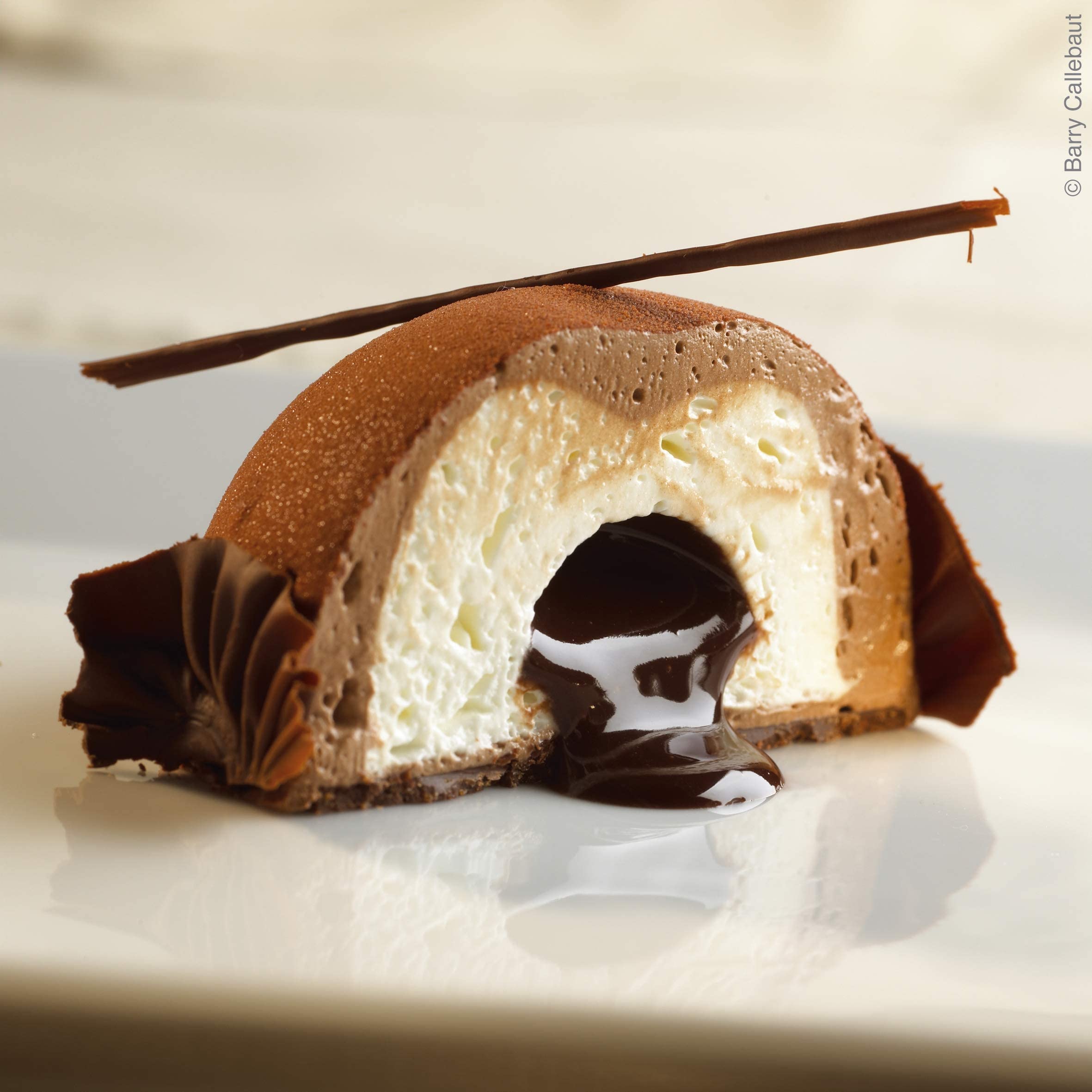 Callebaut callets ideal for hollow figurines and decorative detailing.