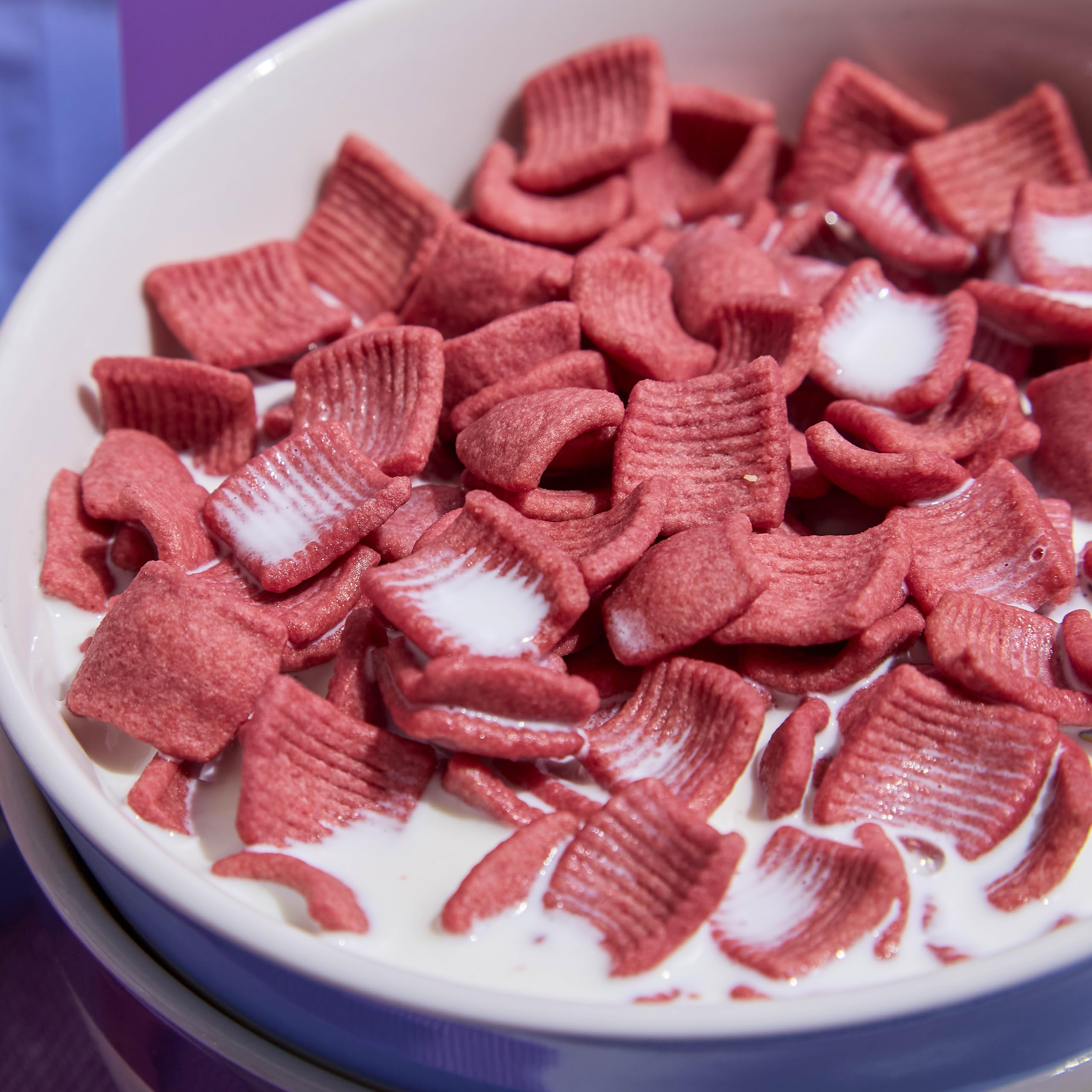 Catalina Crunch Triple Berry Blast snack-ready image highlights crave-worthy flavor