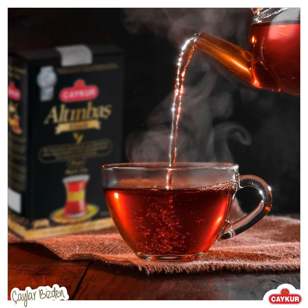 Traditional Turkish tea ritual with çaydanlık enhances Altinbas flavor.