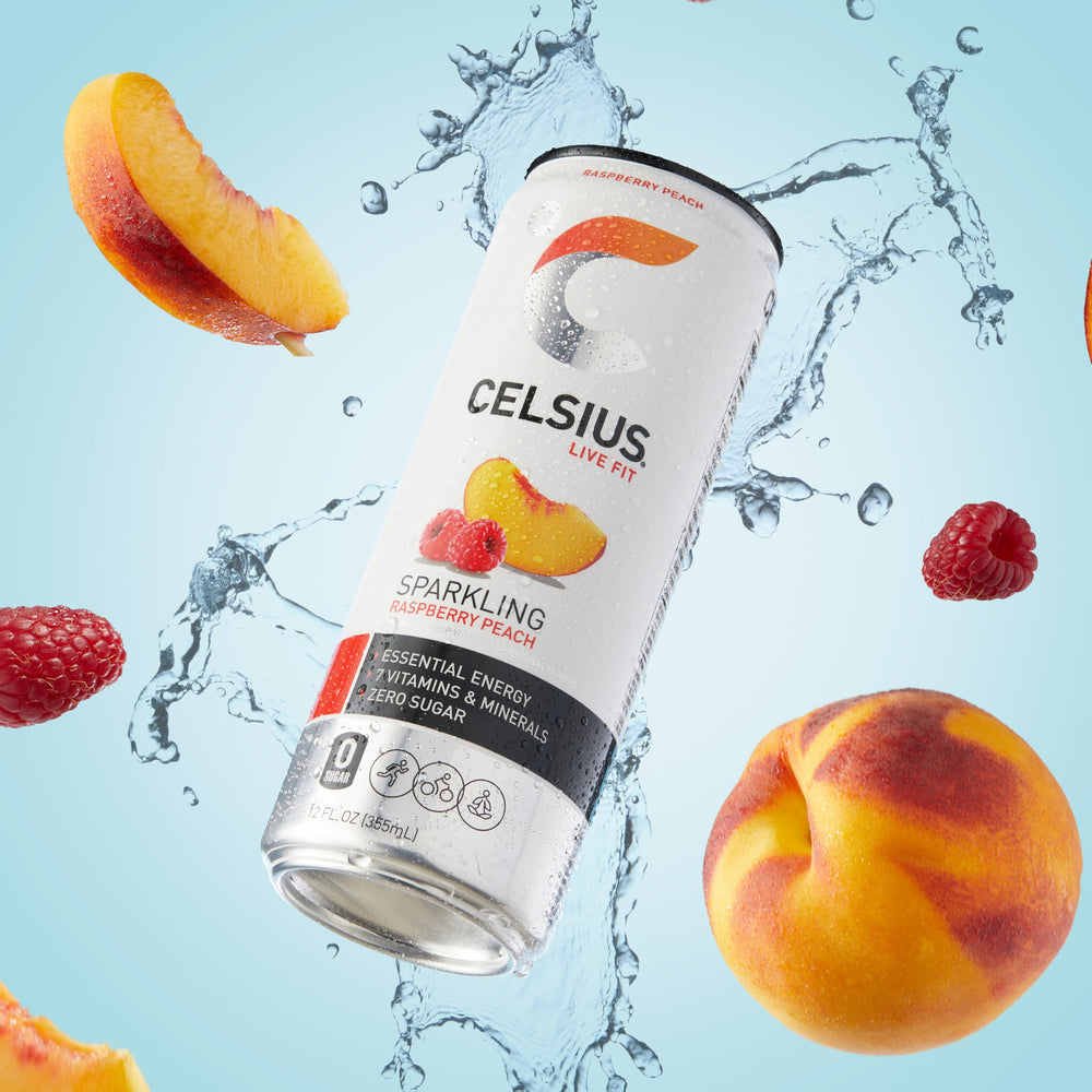 Glass with CELSIUS Raspberry Peach aroma for a crisp refreshment