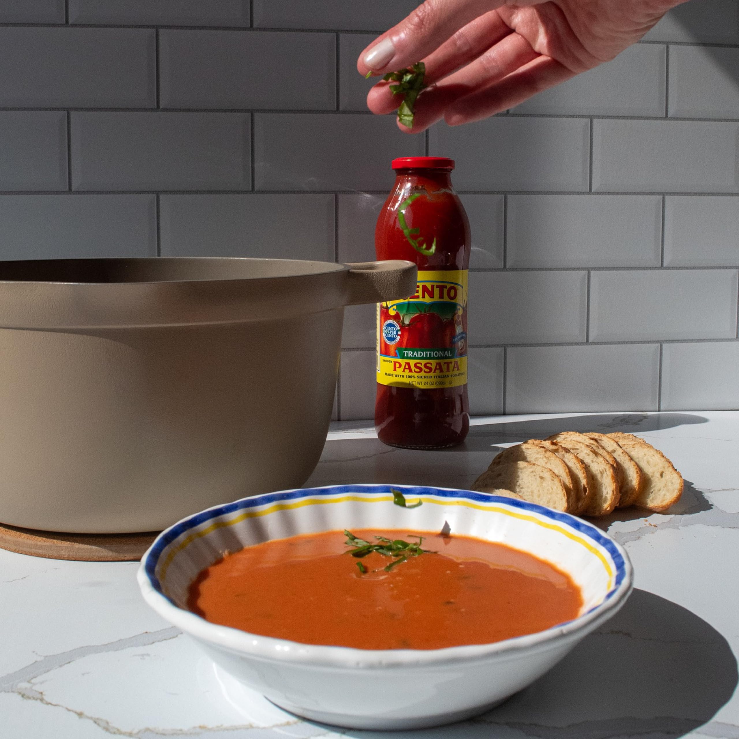 Cento Passata pack conveys premium Italian quality for family meals.