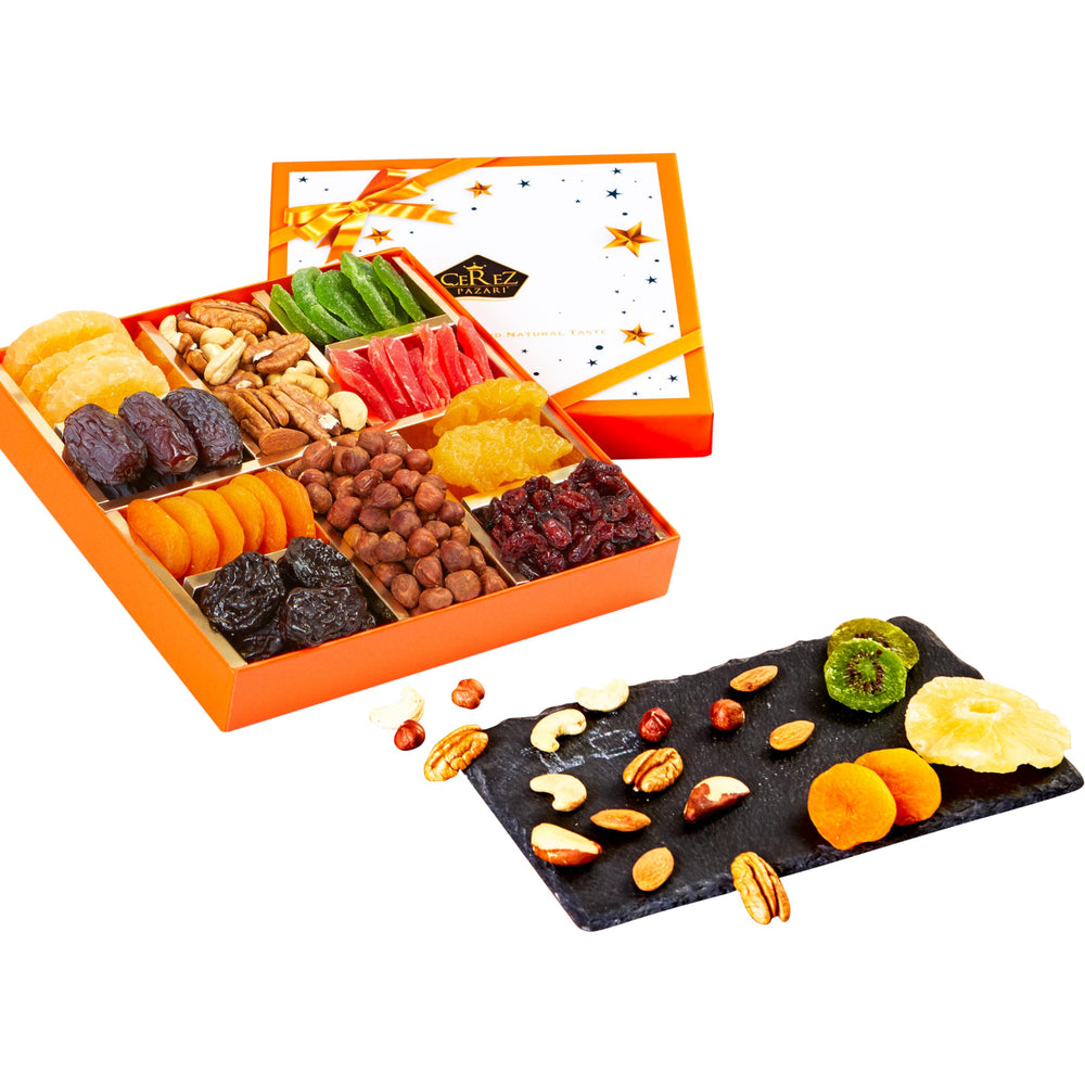 Çerez Pazarı jumbo Medjoul dates and apricots—indulgent bites for celebrations.