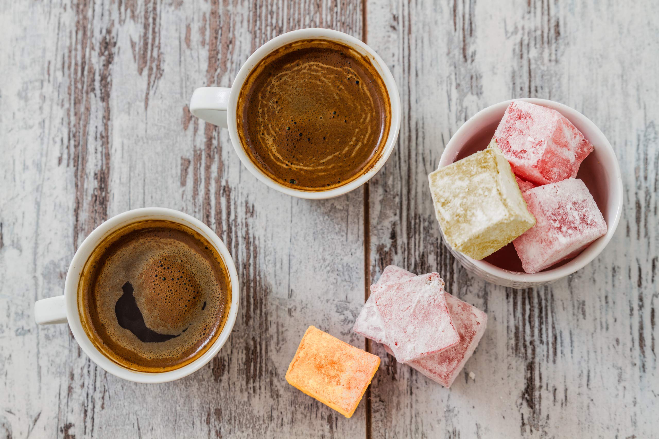 Çerez Pazarı powdered sugar coated lokum prevents sticking and travels easily.