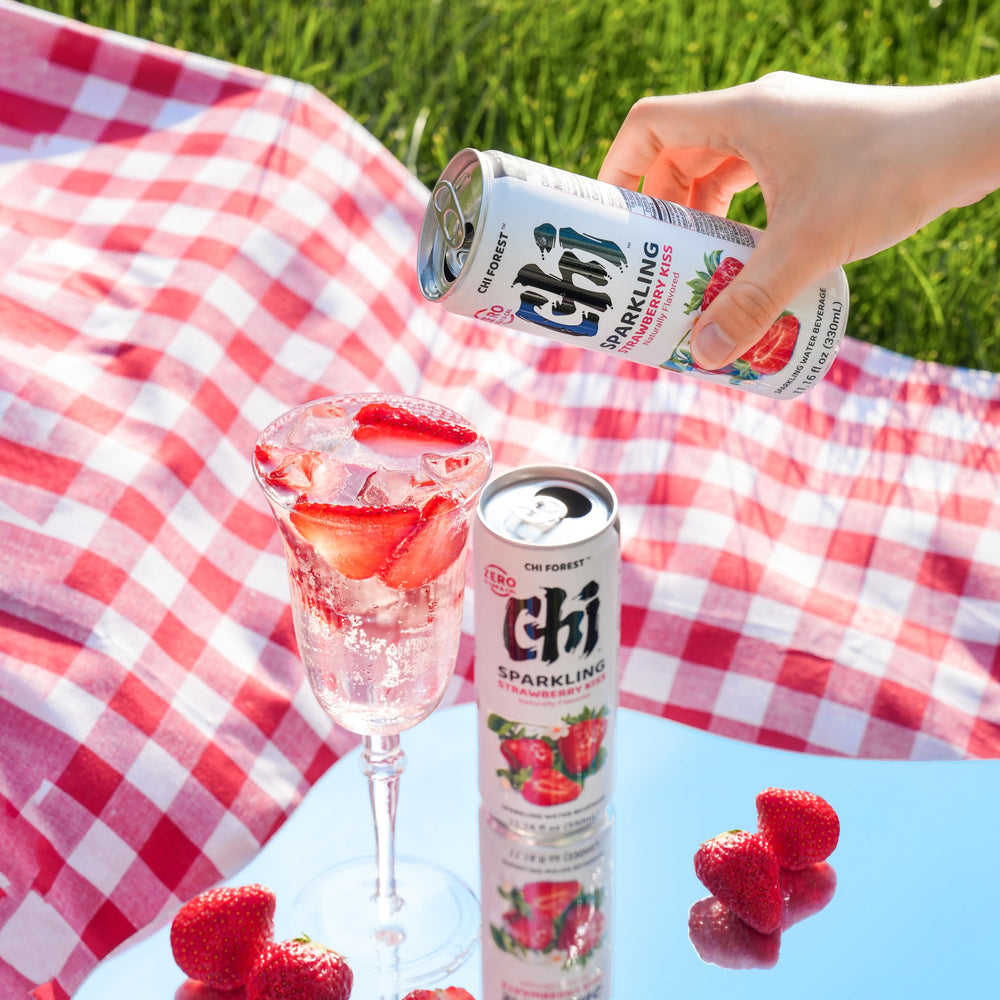 CHI FOREST Strawberry Sparkling Water tallglass, ideal for casual gatherings.