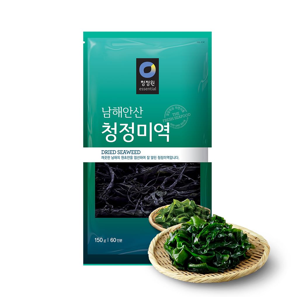 Chung Jung One dried miyeok flakes in resealable pouch for quick, flavorful meals.