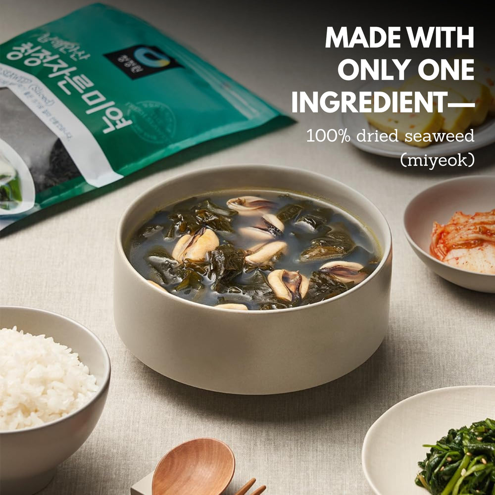 Chung Jung One miyeokguk-ready wakame in a comforting soup bowl.