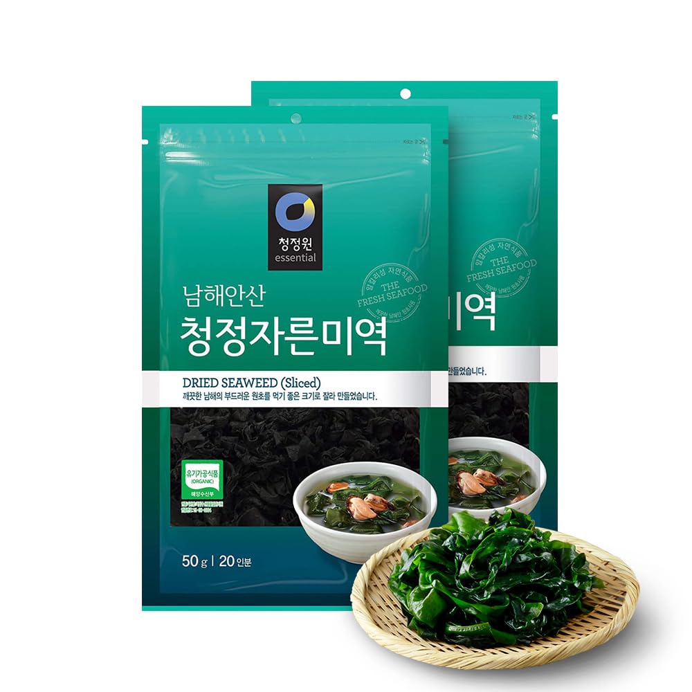 Chung Jung One Namhae miyeok flakes ready for soups and stocks