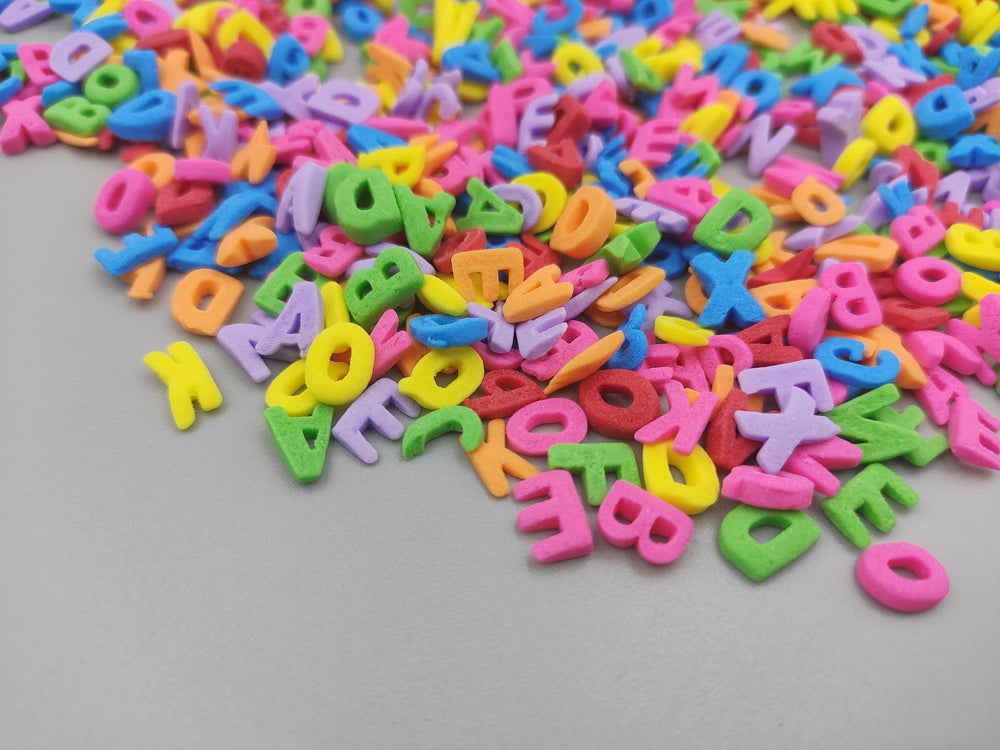 Clonynix alphabet sprinkles cake topper enhances school-start desserts with playful edible letters.