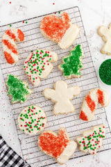 Clonynix green sanding sugar crystals on cookies and cakes enhance shine.