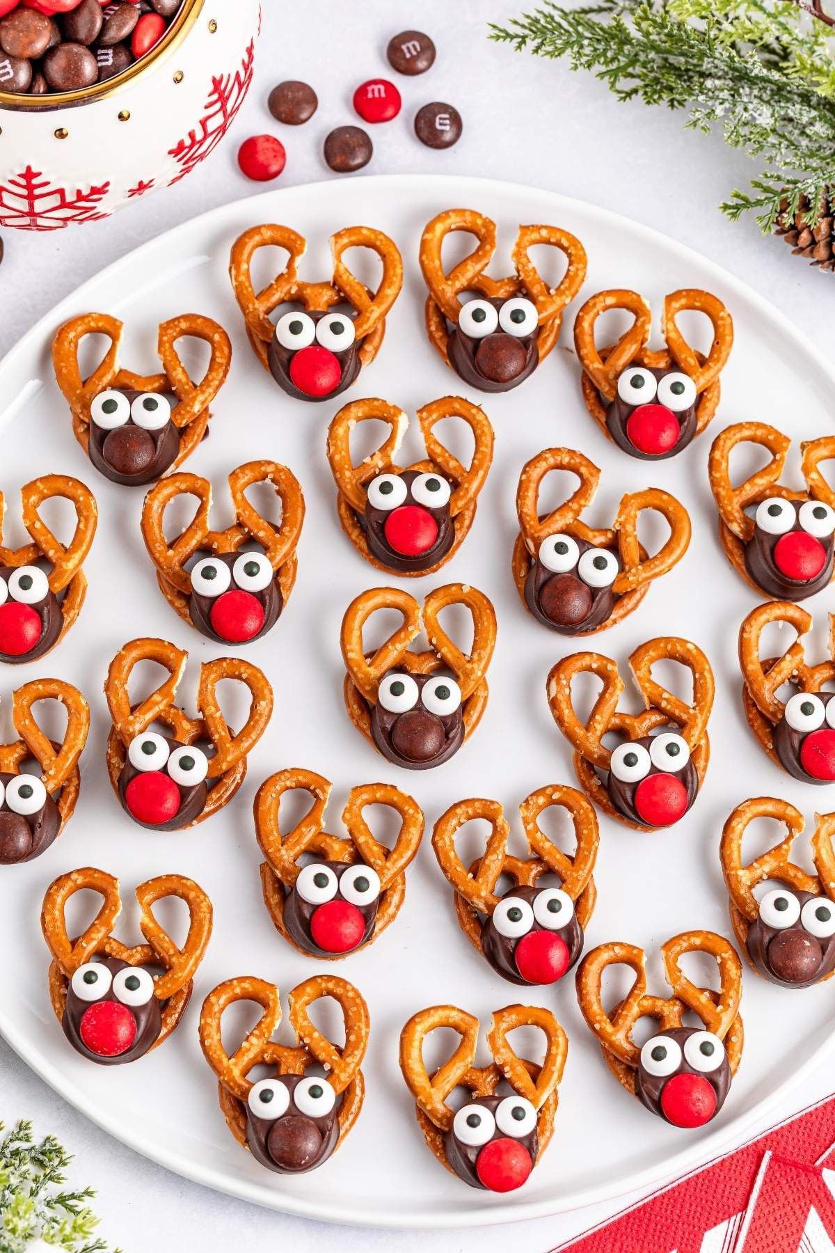Clonynix Halloween cupcake eyeball toppers elevate treats with cute spooky detail.