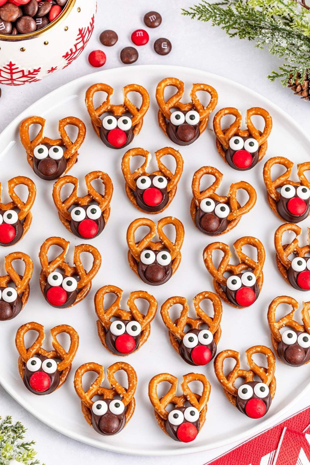 Clonynix Halloween cupcake eyeball toppers elevate treats with cute spooky detail.