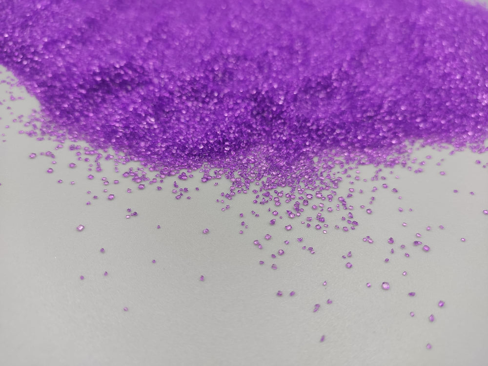 Clonynix sanding sugar on cake provides vivid decoration