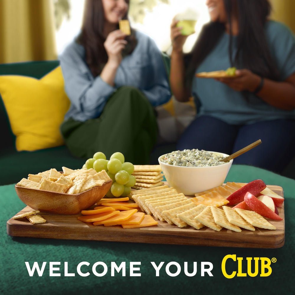 Snack bowl with Club Minis crackers ready for sharing with friends.