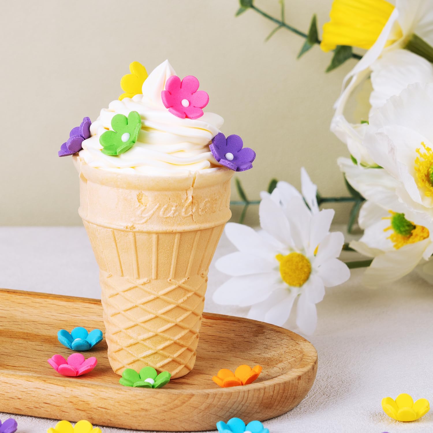 Cobakey edible flowers green - fresh green accents for pastries and waffles.