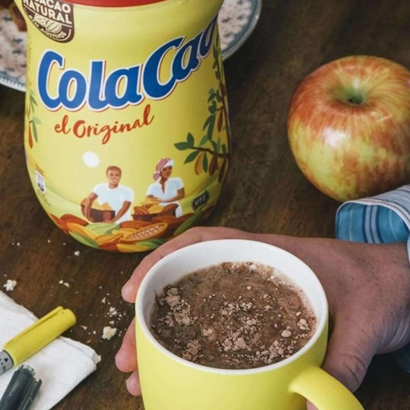 Cola Cao glass of milk featuring rich cocoa aroma.