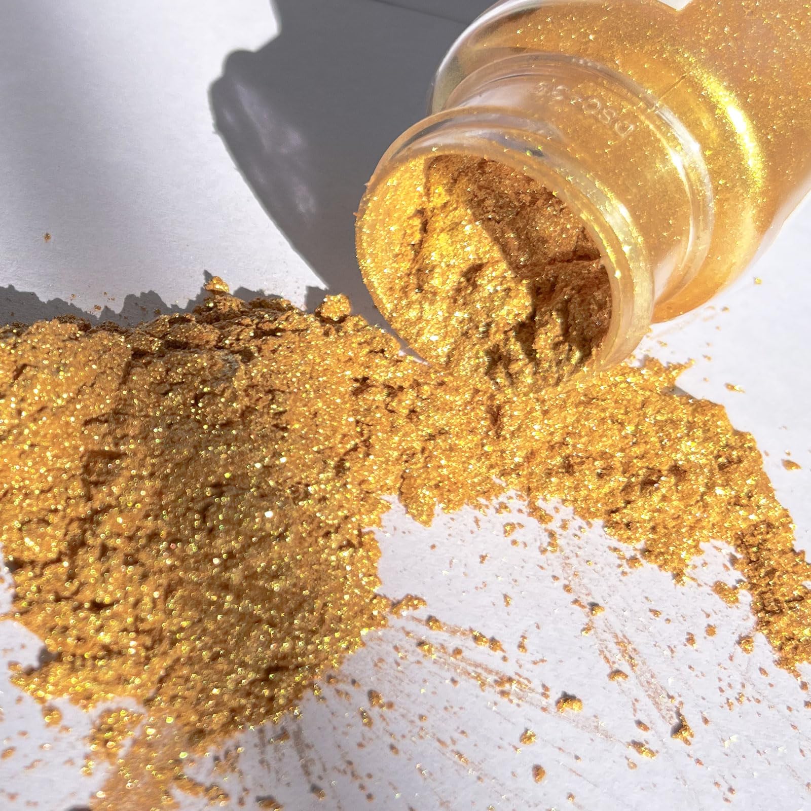 Colaele silver edible luster dust for sparkling drinks.