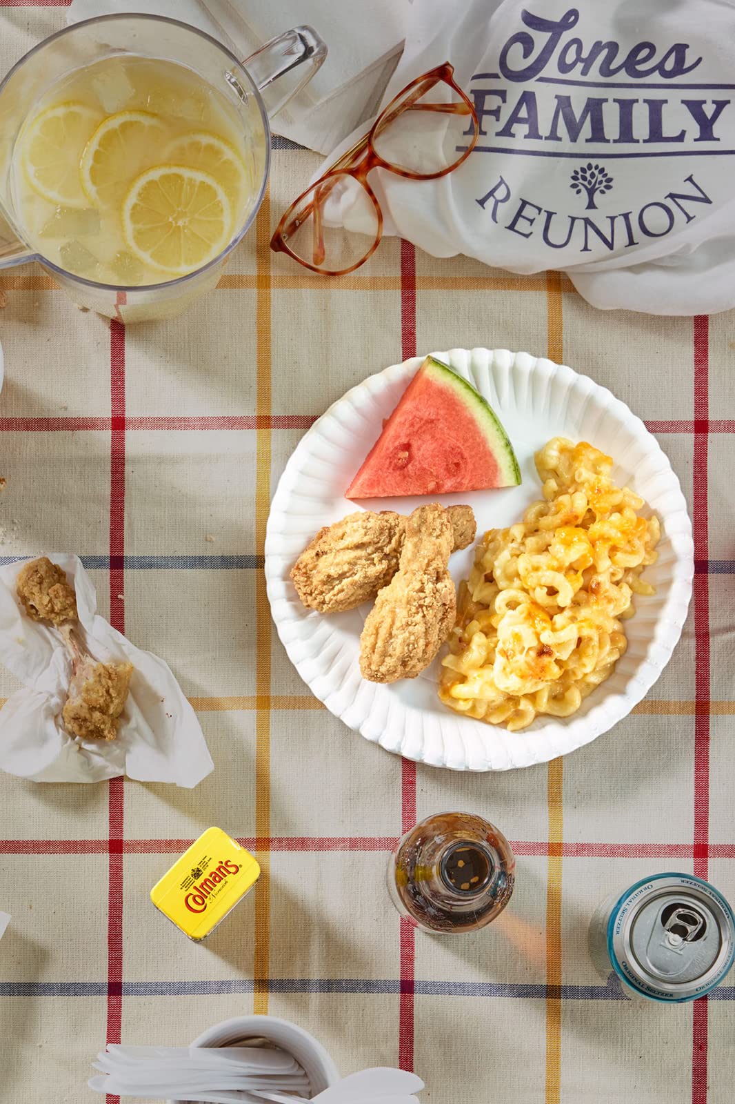 Colman’s dry mustard powder dip bowl enhances sauces and party dips.