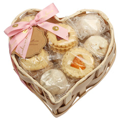 Cookies Con Amore heart-shaped basket, gift-ready presentation for Valentine’s celebrations